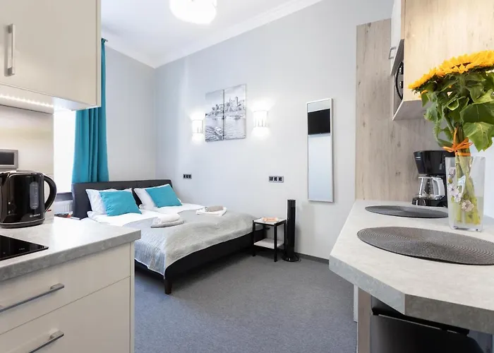 Dave Elegant Old Town